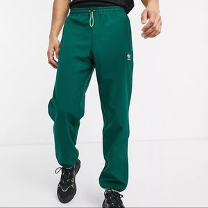 COPY - Adidas originals winterized sweatpants with 3 stripes in green tech pack